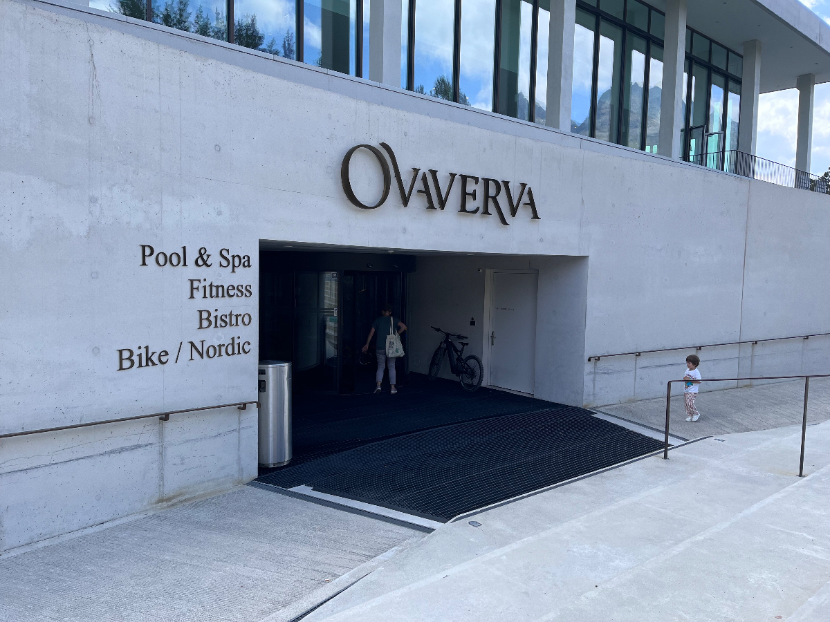 {"caption":"Ovaverva entrance","uploader":"Uploaded by: Josefin, Athlete from Finland"}