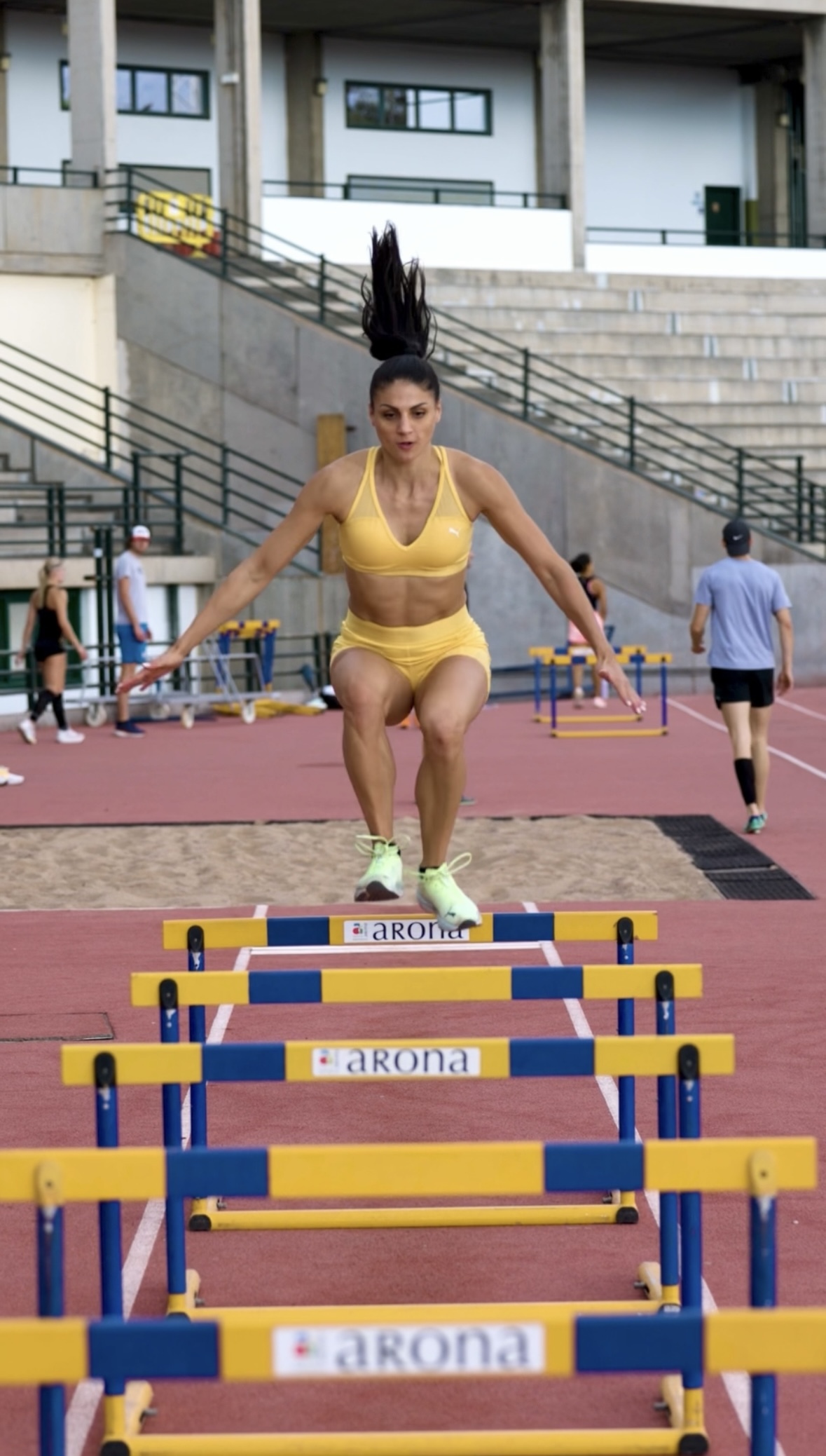 {"uploader":"Uploaded by: Nooralotta Neziri, 100m hurdles from Finland"}