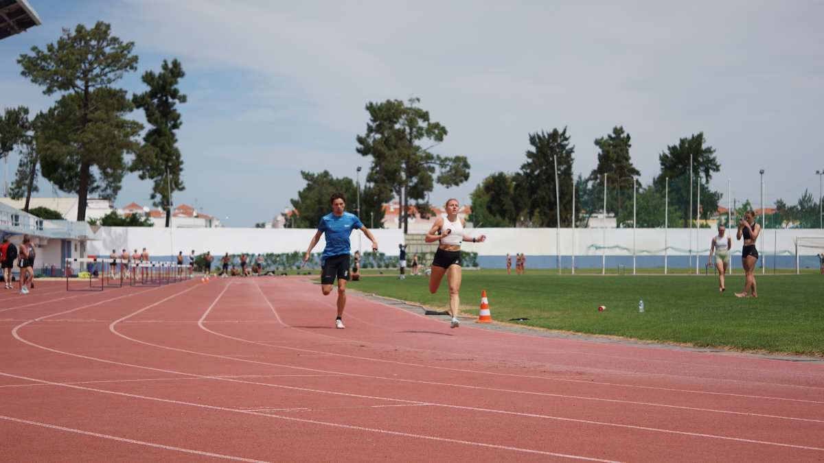 {"caption":"If I win the freelap contest, I don’t have to run with my stopwatch in my hand","uploader":"Uploaded by: Leonie van Vliet, Athlete, sprinter 100/200m from Netherlands"}