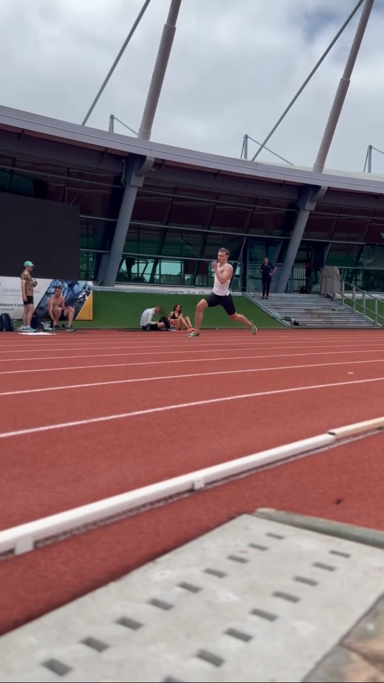 {"uploader":"Uploaded by: Benjamin Schofield, 400m Hurdler from England"}