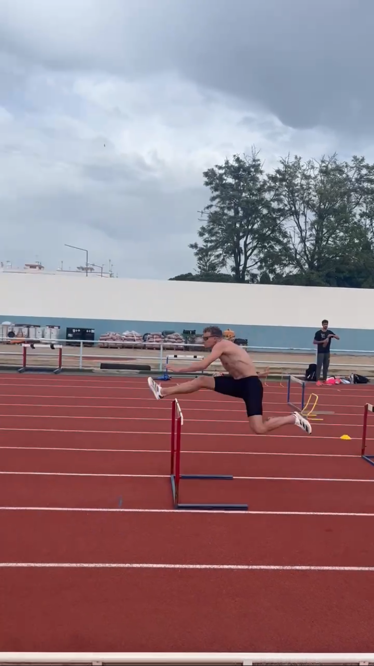 {"uploader":"Uploaded by: Benjamin Schofield, 400m Hurdler from England"}