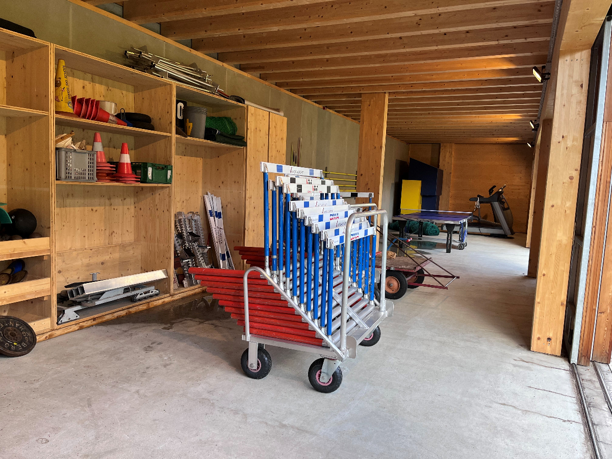 {"caption":"Storage next to St Moritz track","uploader":"Uploaded by: Josefin, Athlete from Finland"}