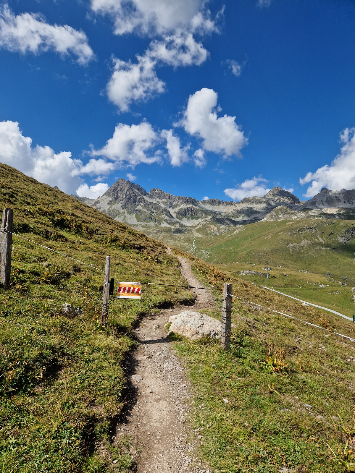 {"caption":"Hiking around at Corviglia 2486m ","uploader":"Uploaded by: Josefin, Athlete from Finland"}