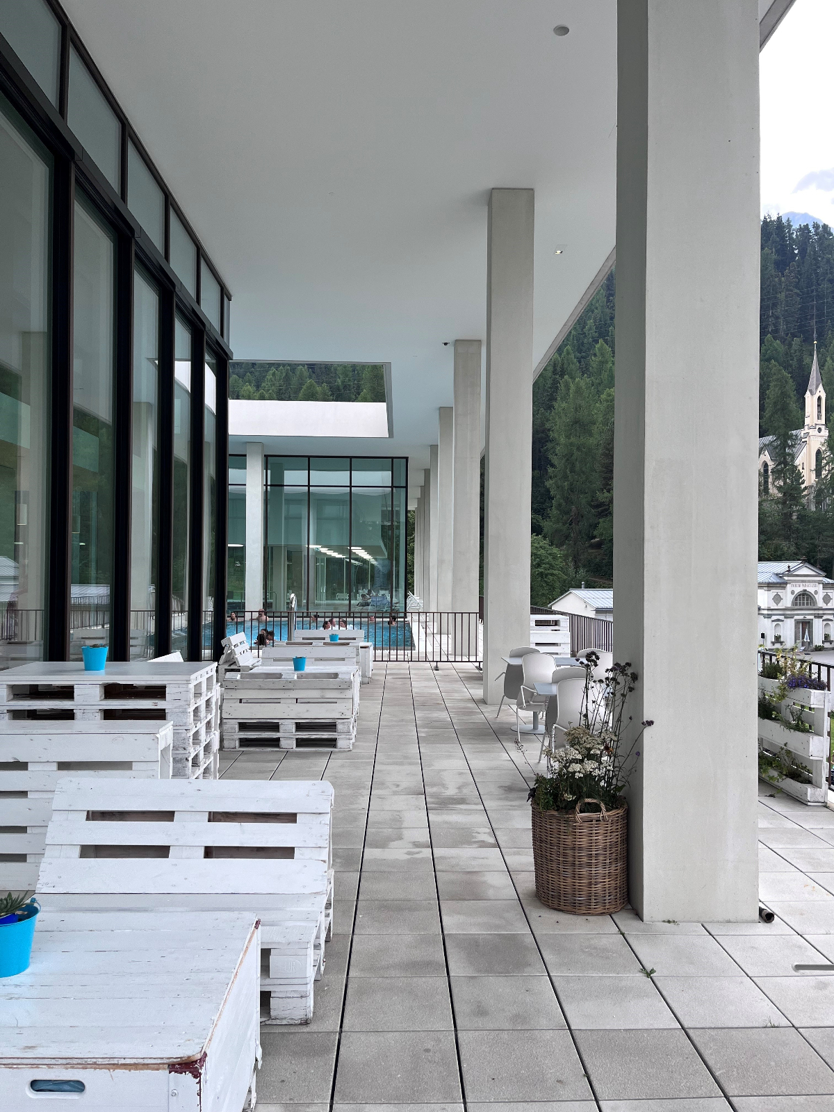 {"caption":"Ovaverva Restaurant Terrace - View to outdoor pool","uploader":"Uploaded by: Josefin, Athlete from Finland"}